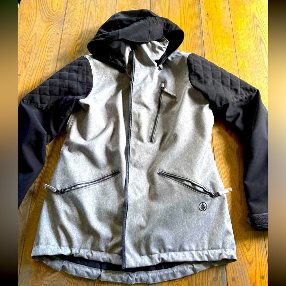 Volcom Womens snowboard jacket with built in snow skirt